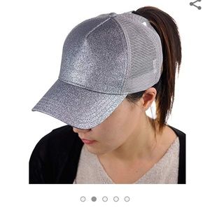 CC ponytail cap silver
